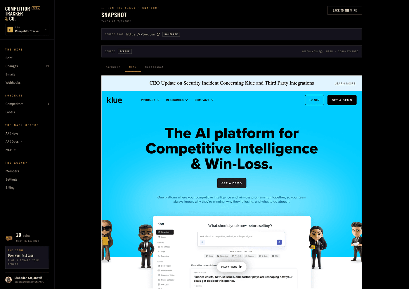 Eine in Competitor Tracker & Co. erfasste Momentaufnahme von klue.com: die Quell-URL, die Reiter Markdown, HTML und Screenshot, Klues Hero „Get a demo“ ohne Preis und das Banner zum Sicherheitsvorfall des CEO, das die Meute erwischt hat.