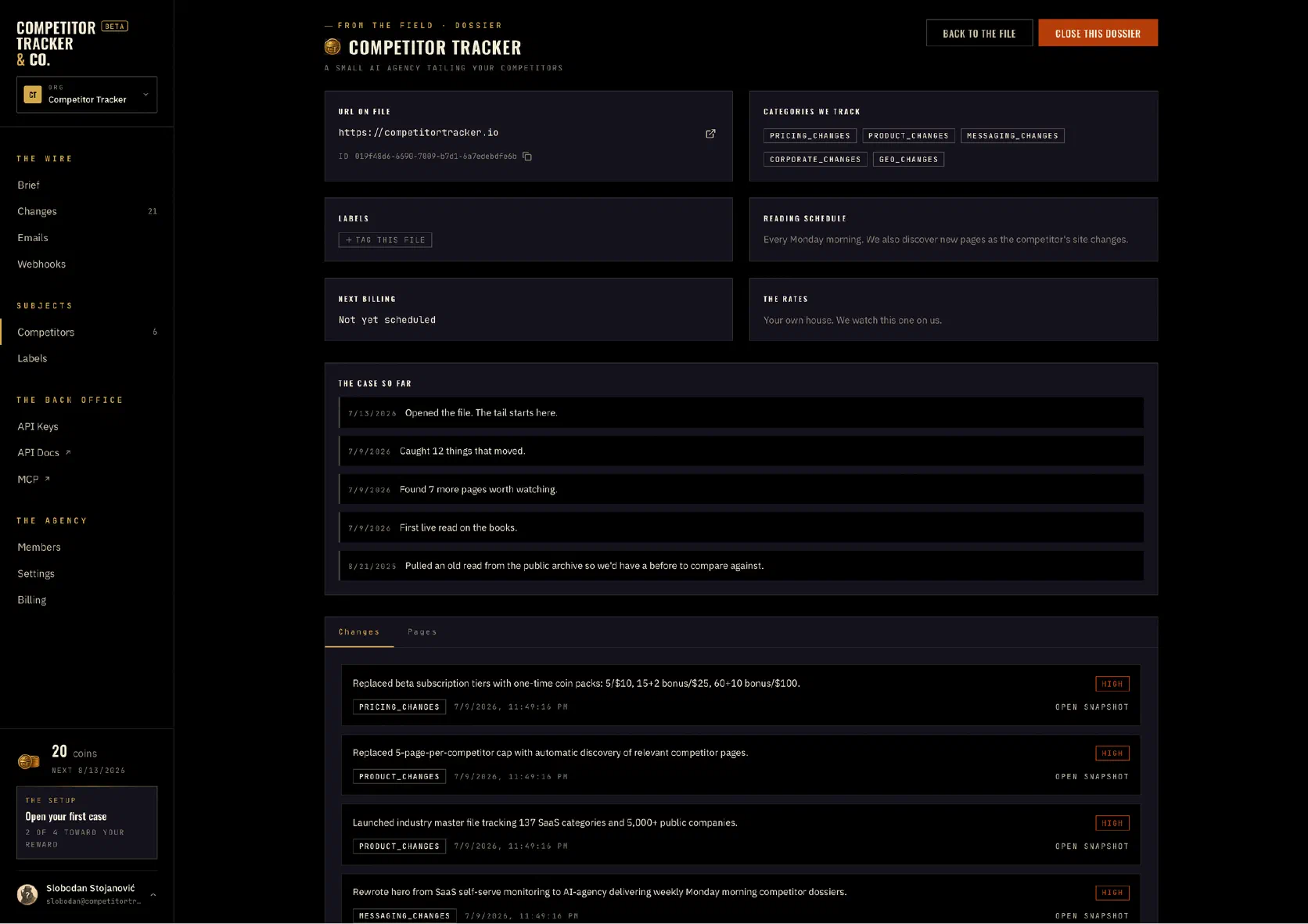 Die Detailseite einer beobachteten Firma in Competitor Tracker, deren Fall-Timeline die aus dem öffentlichen Webarchiv geholte Archiv-Basislinie zeigt.